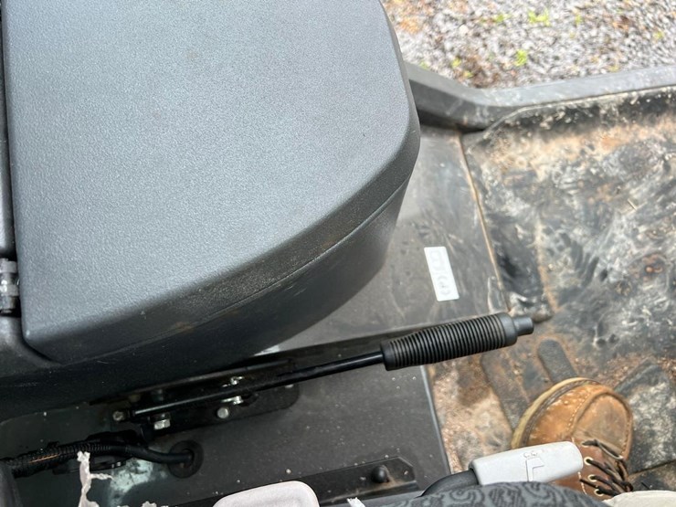 2019-case-221f-wheel-loader-image-25