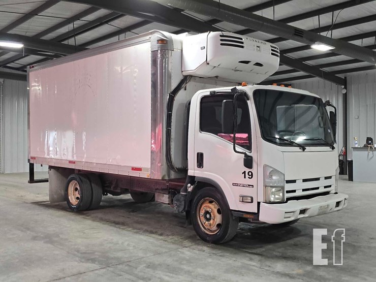 2012-isuzu-npr-hd-image-2