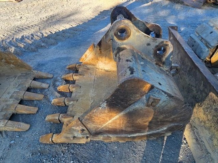 2015-deere-135g-image-46