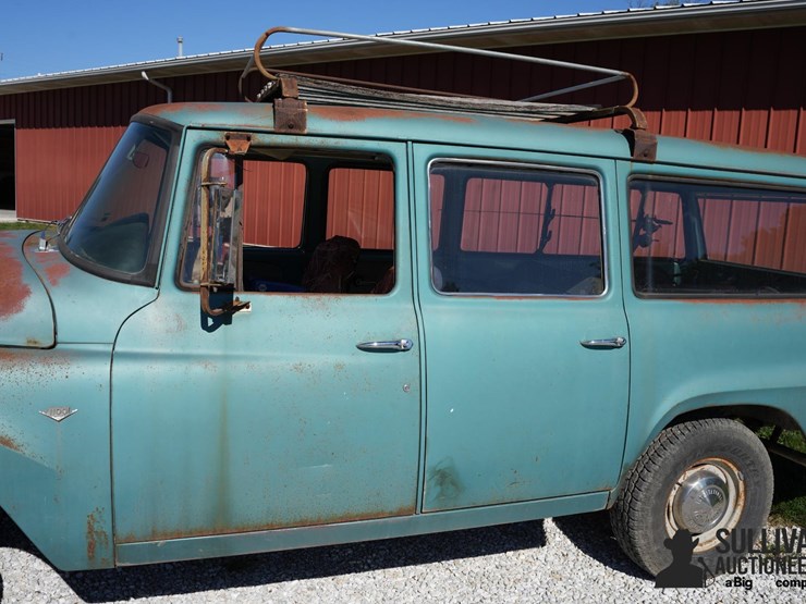 run-#12---1968-international-1100-travelall-4x4-image-17