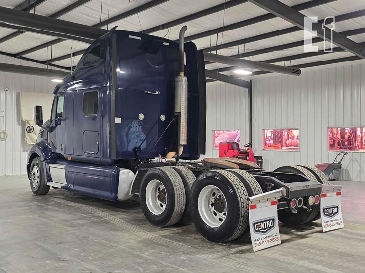 2009-peterbilt-387-image-4