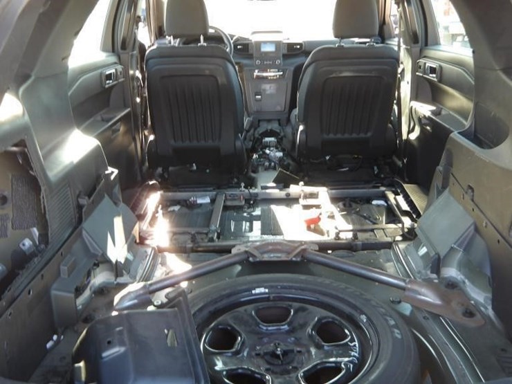 2020-ford-explorer-image-13