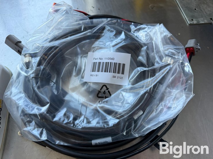 2021-trimble-xcn-1050-&-nav-900-globe-&-display-image-10