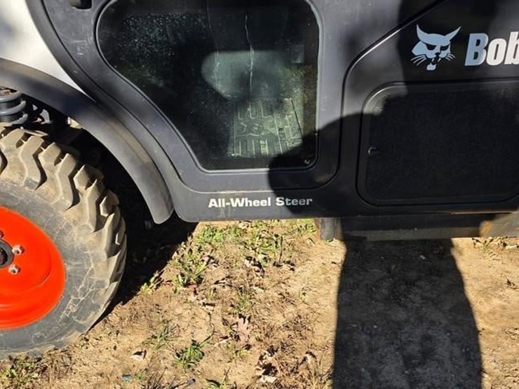 2010-bobcat-toolcat-5600-image-28