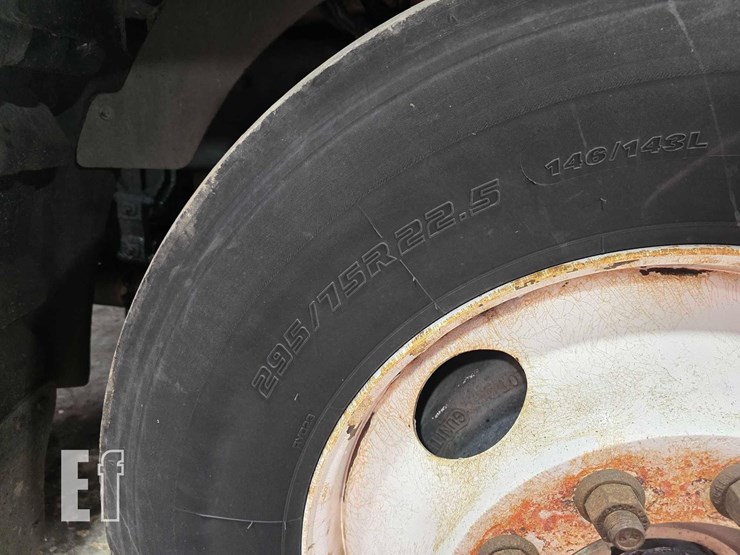 2010-kenworth-t300-image-22