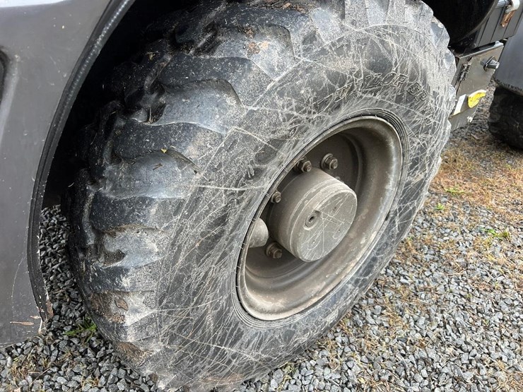 2019-case-221f-wheel-loader-image-16