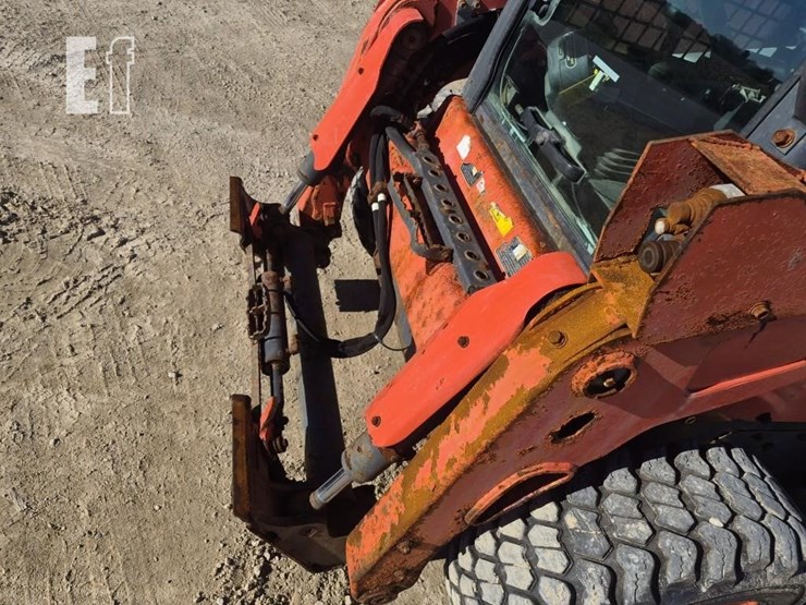 kubota-ssv65-image-11