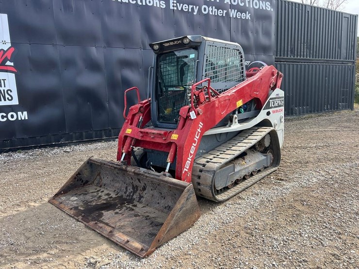 2023-takeuchi-tl12v2-skid-steer-loader-image-2
