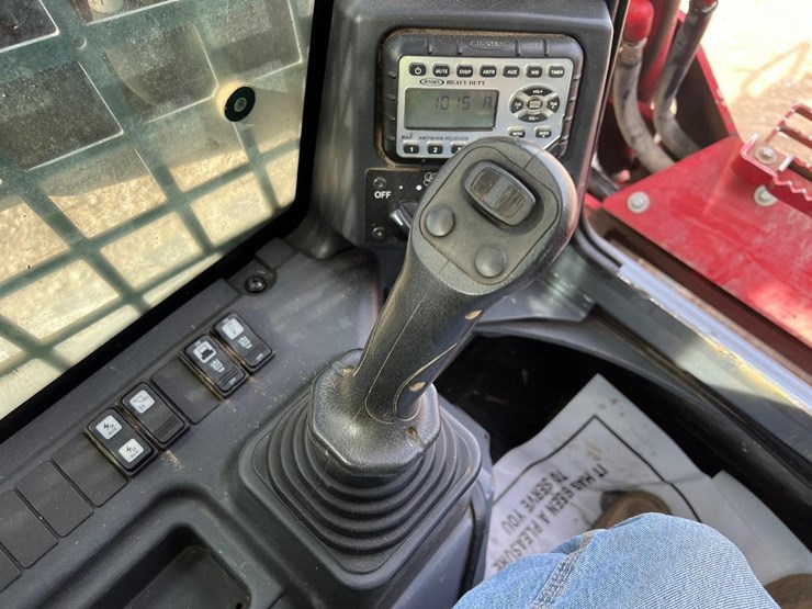 2023-takeuchi-tl12v2-skid-steer-loader-image-24