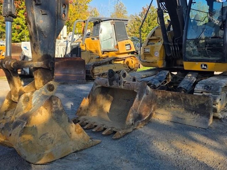 2015-deere-135g-image-55