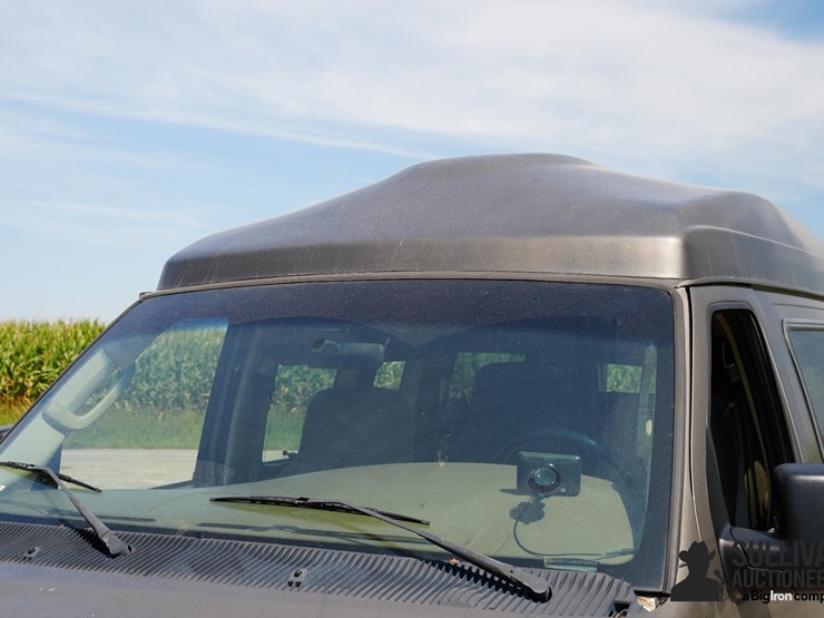run-#23---2003-ford-e150-conversion-van-image-12