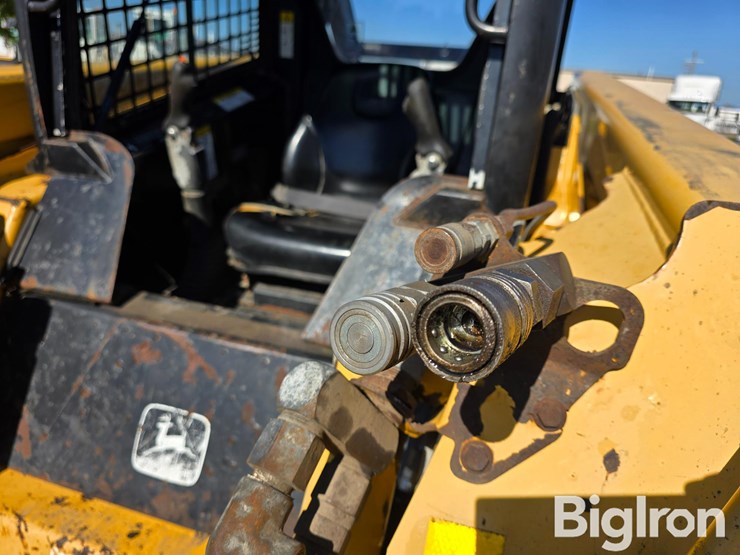 2000-john-deere-270-skid-steer-image-16