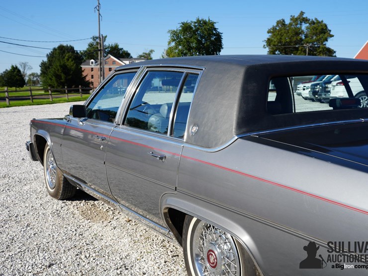 run-#38---1988-cadillac-brougham-4-door-sedan-image-17