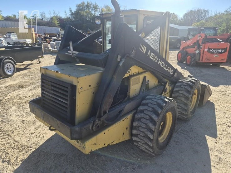 new-holland-l781-image-3