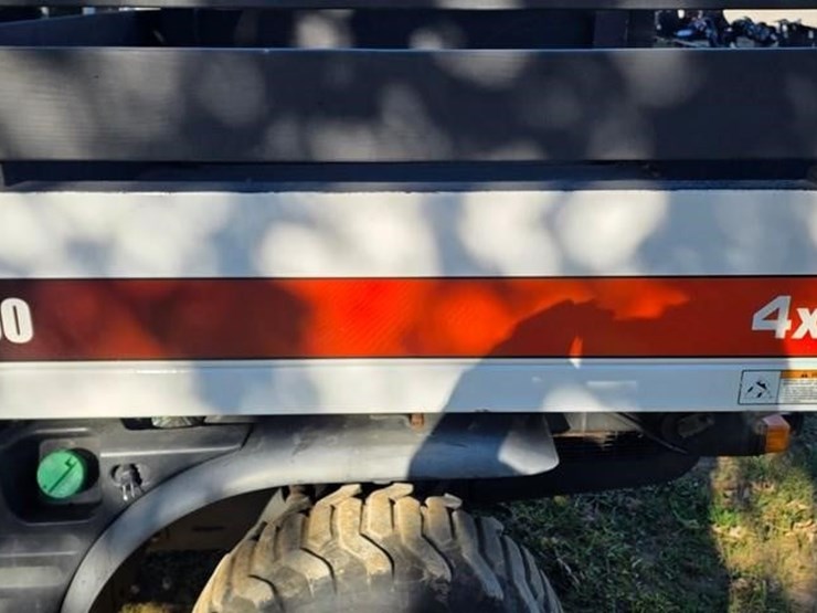 2010-bobcat-toolcat-5600-image-26