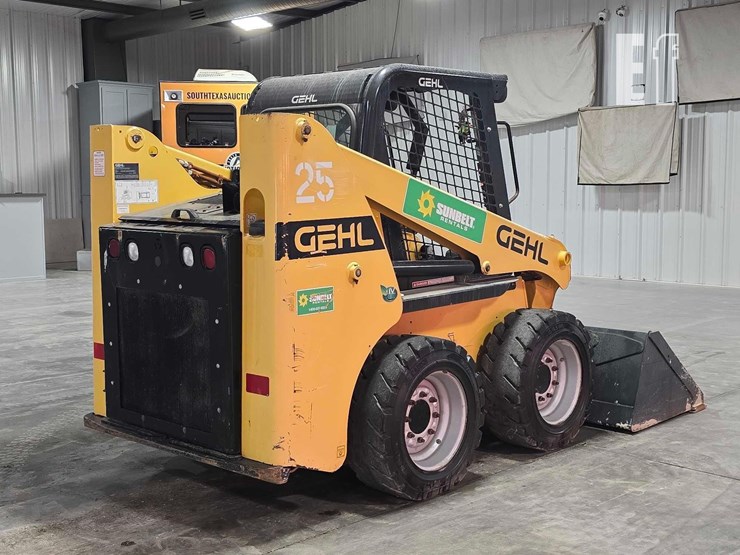 2021-gehl-r165-image-3