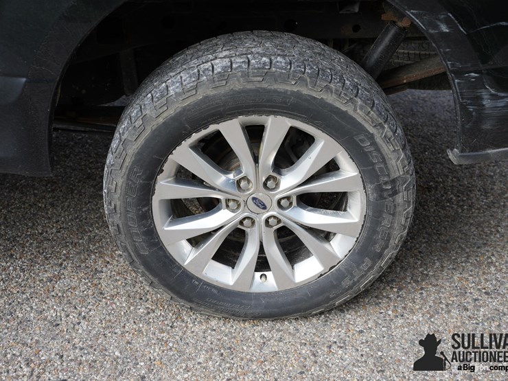 run-#44---2016-ford-f150-xlt-crew-cab-4x4-pickup-image-15