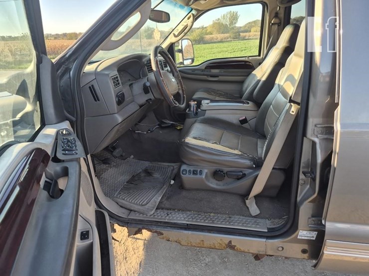 2003-ford-excursion-eddie-bauer-image-11