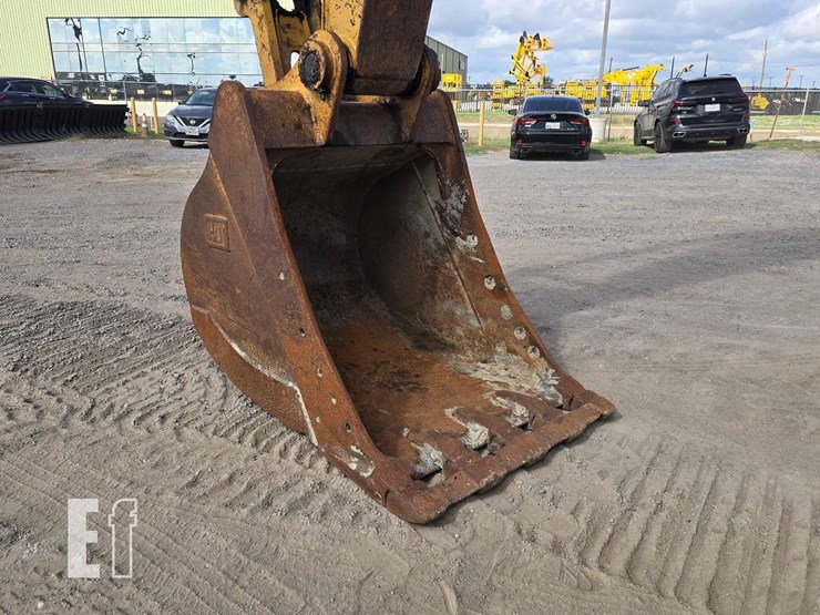 2018-caterpillar-320gc-image-10