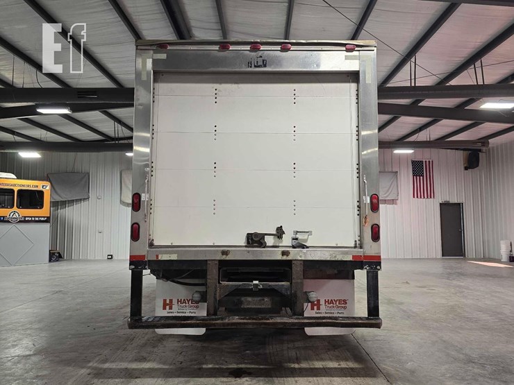 2012-isuzu-npr-hd-image-8