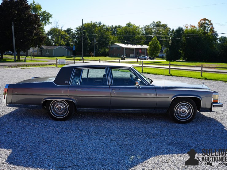 run-#38---1988-cadillac-brougham-4-door-sedan-image-4
