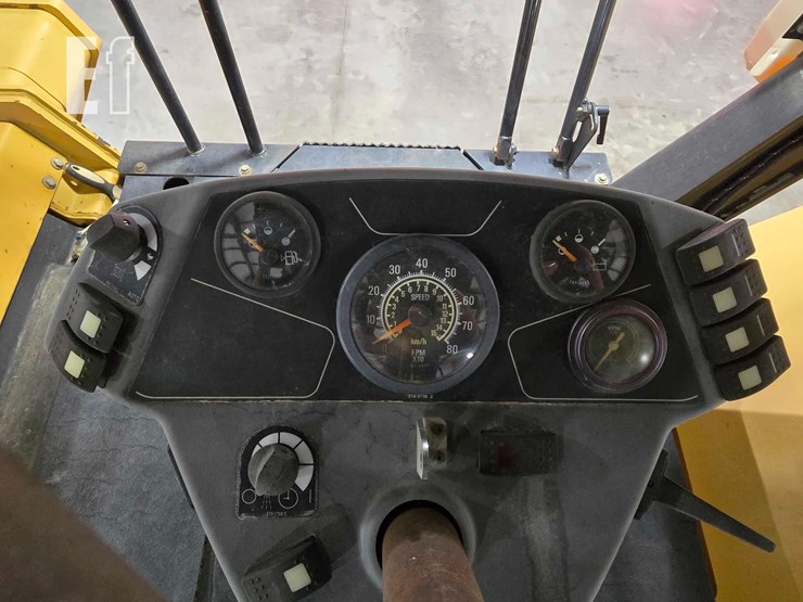 2009-caterpillar-cb64-image-19