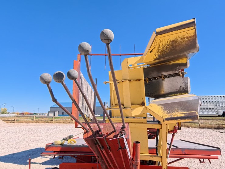 #1029-•-new-holland-1033-small-square-bale-stacker-image-10