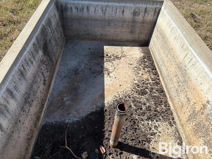 livestock-concrete-waterer-image-12