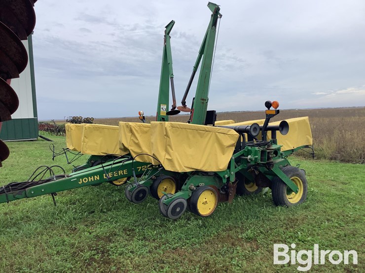 john-deere-7200-8r38-planter-image-1