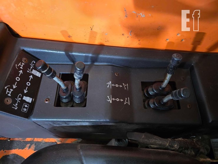 2014-jlg-g12-55a-image-20