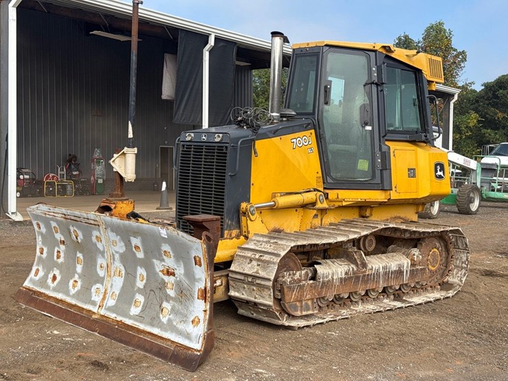 2008-deere-700j-xlt-image-1