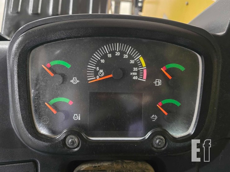 2018-caterpillar-tl943d-image-17