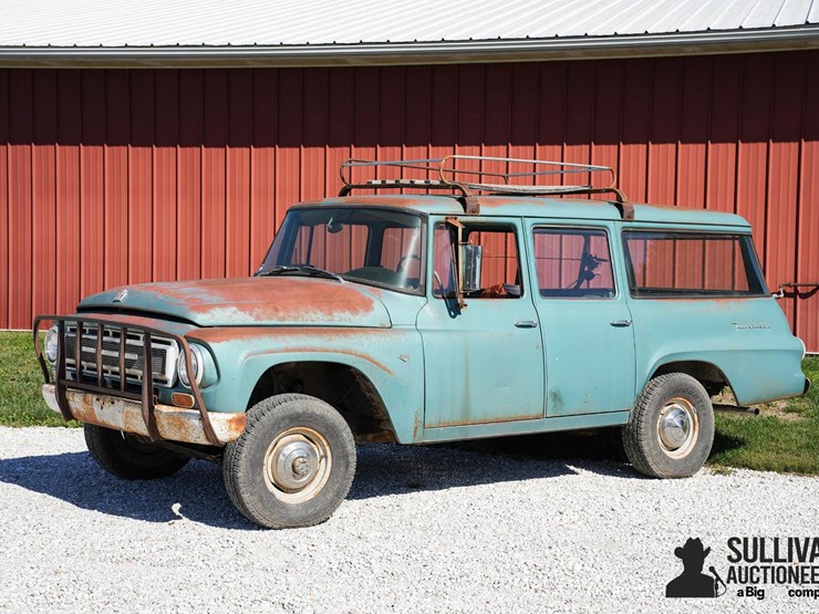 run-#12---1968-international-1100-travelall-4x4-image-1