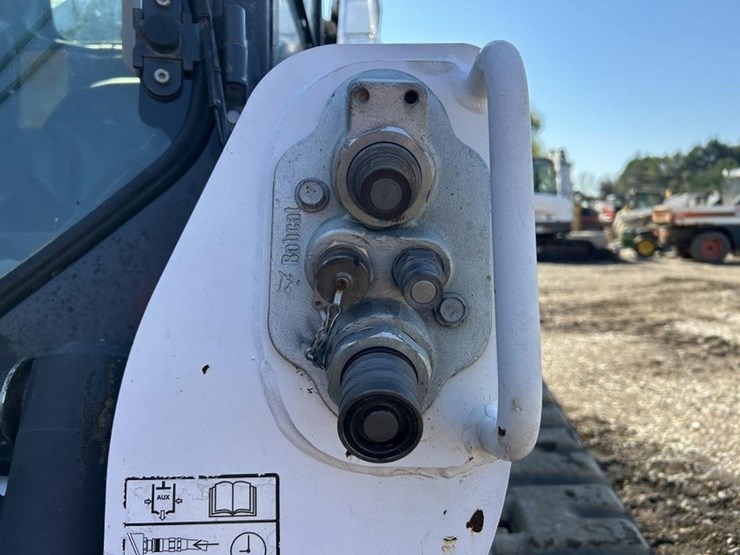 2023-bobcat-t650-skid-steer-loader-image-17