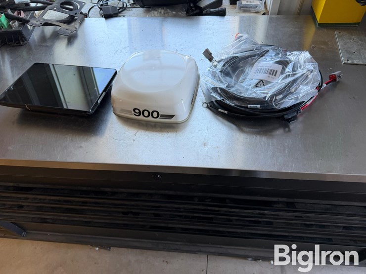 2021-trimble-xcn-1050-&-nav-900-globe-&-display-image-7