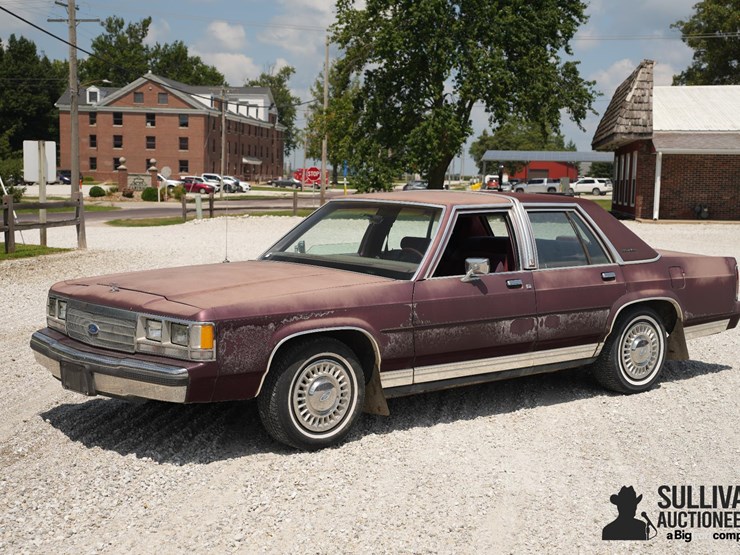 run-#179---1991-ford-crown-victoria-lx-sedan-image-1
