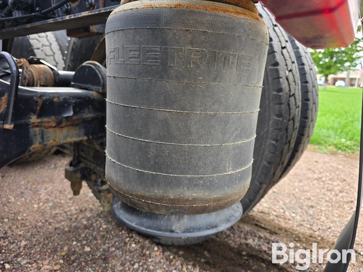 2016-international-prostar+-122-t/a-truck-tractor-image-9
