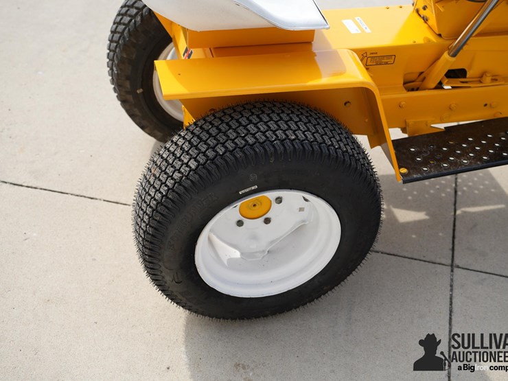 run-#120---international-cub-cadet-garden-tractor-image-17