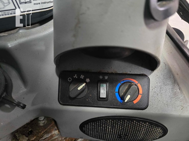 2020-bobcat-s550-image-17