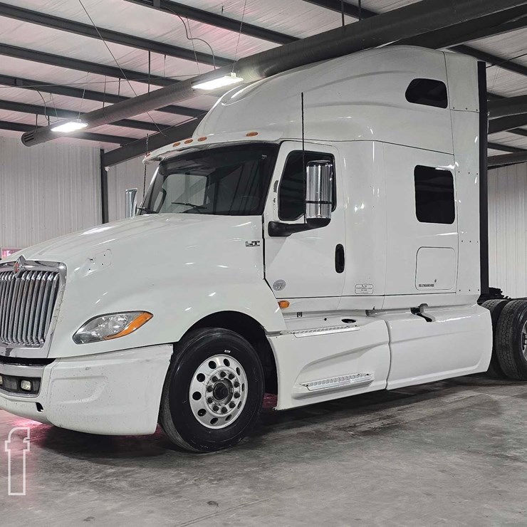 2018 INTERNATIONAL LT