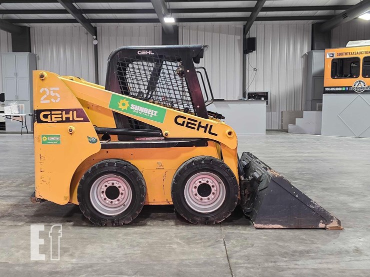 2021-gehl-r165-image-6