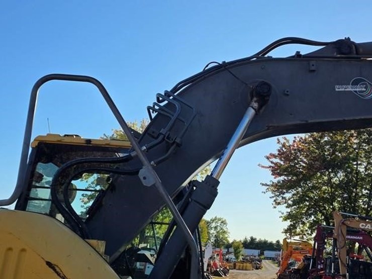 2015-deere-135g-image-16
