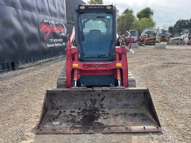 2023-takeuchi-tl12v2-skid-steer-loader-image-11