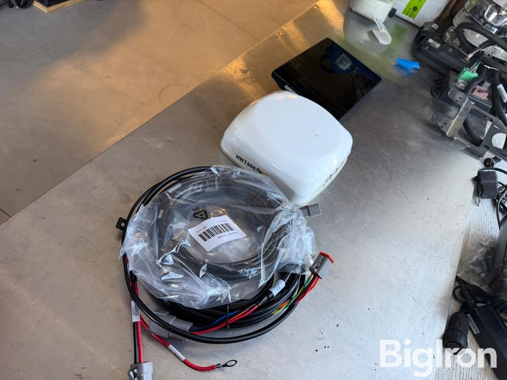 2021-trimble-xcn-1050-&-nav-900-globe-&-display-image-4