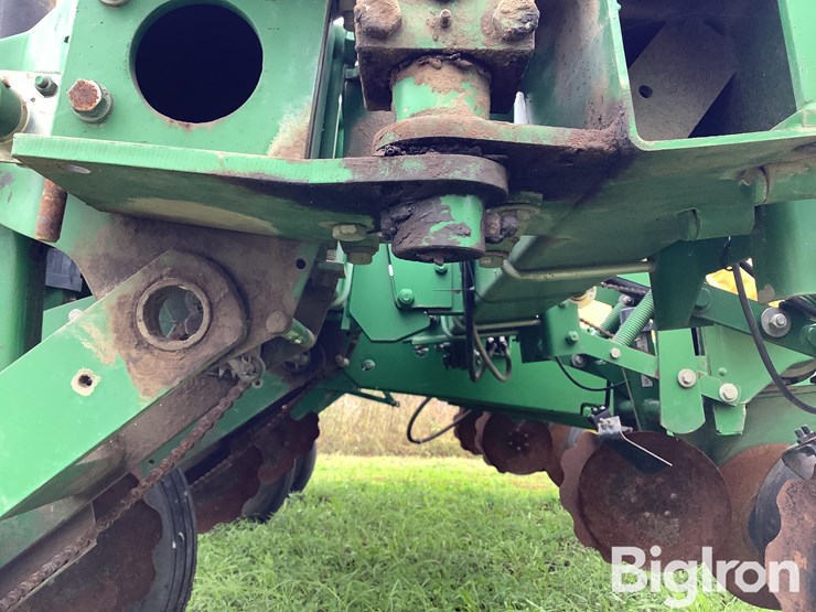 john-deere-7200-8r38-planter-image-17