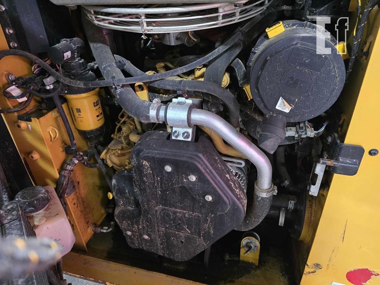 2022-caterpillar-226d3-image-26