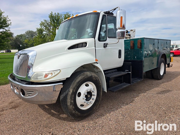 2003-international-4300-s/a-service-truck-w/auto-crane-image-1