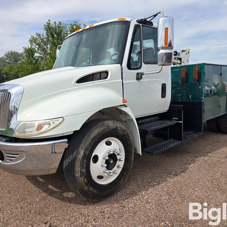 2003 International 4300 S/A Service Truck W/Auto Crane