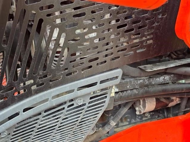 2017-kubota-m5-091d-image-46