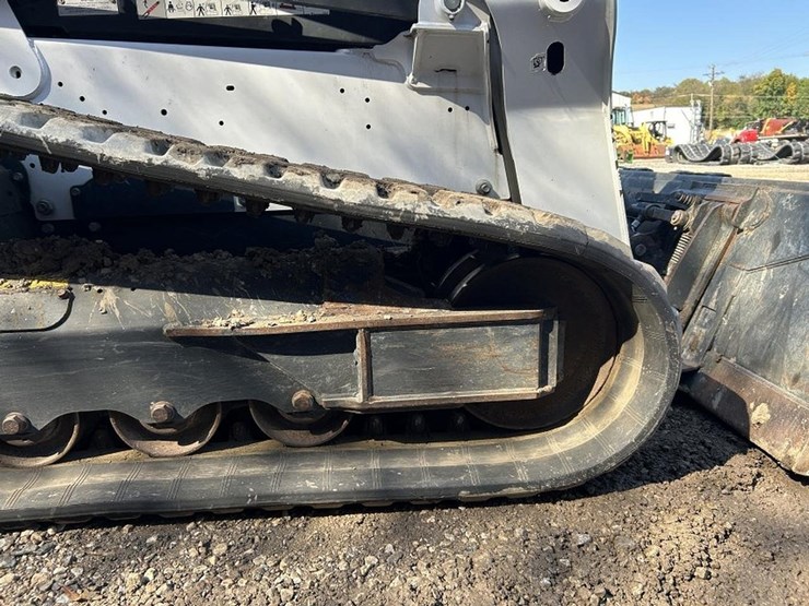 2023-bobcat-t650-skid-steer-loader-image-11